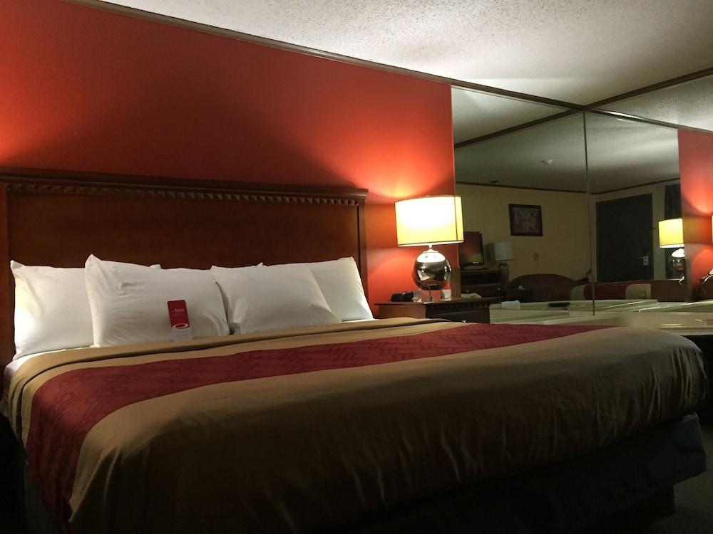 נורווק Econo Lodge מראה חיצוני תמונה