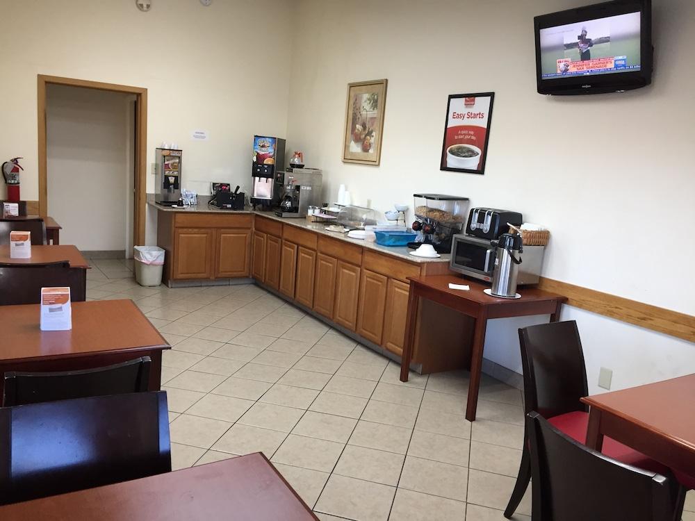 נורווק Econo Lodge מראה חיצוני תמונה