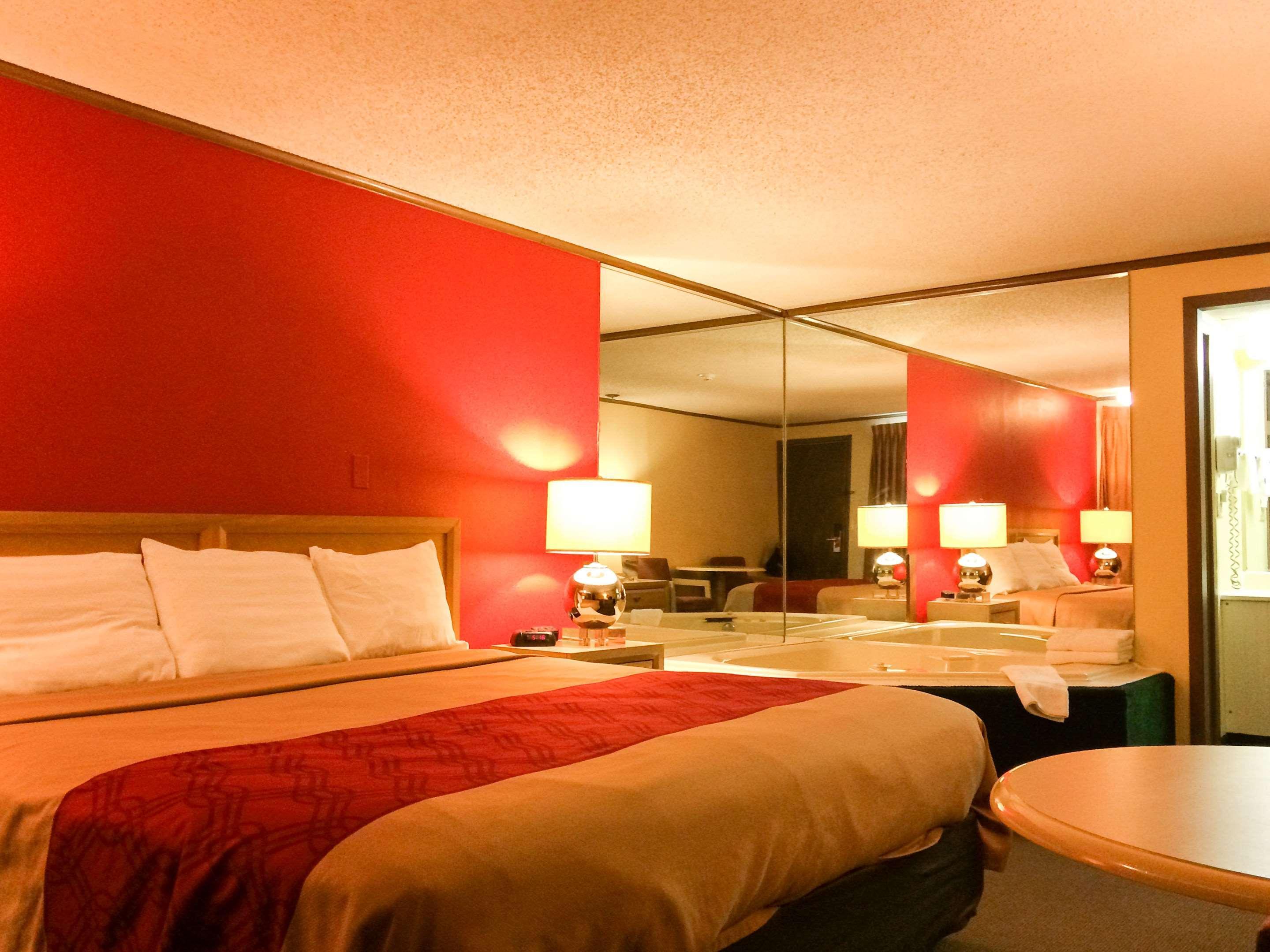 נורווק Econo Lodge מראה חיצוני תמונה