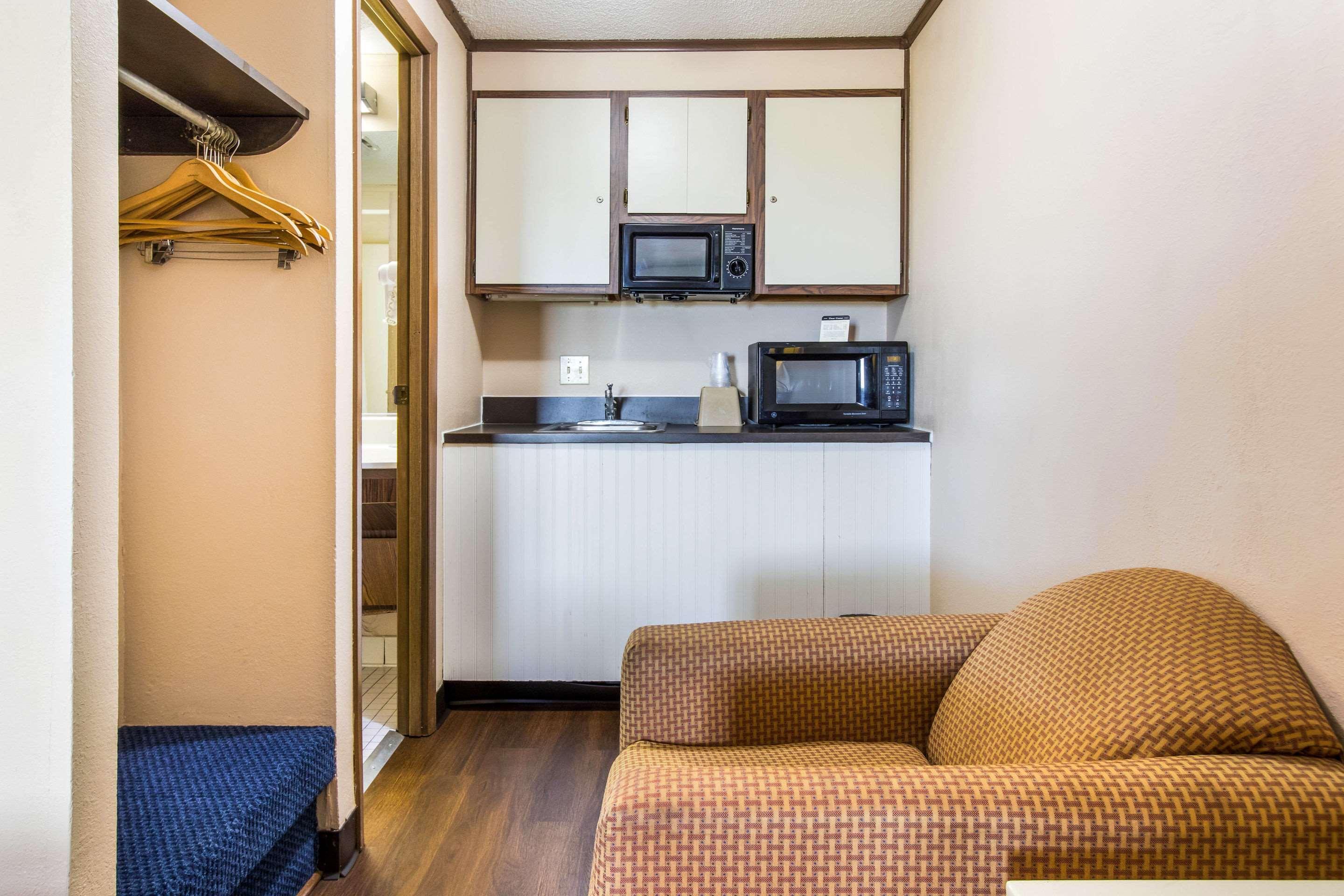 נורווק Econo Lodge מראה חיצוני תמונה