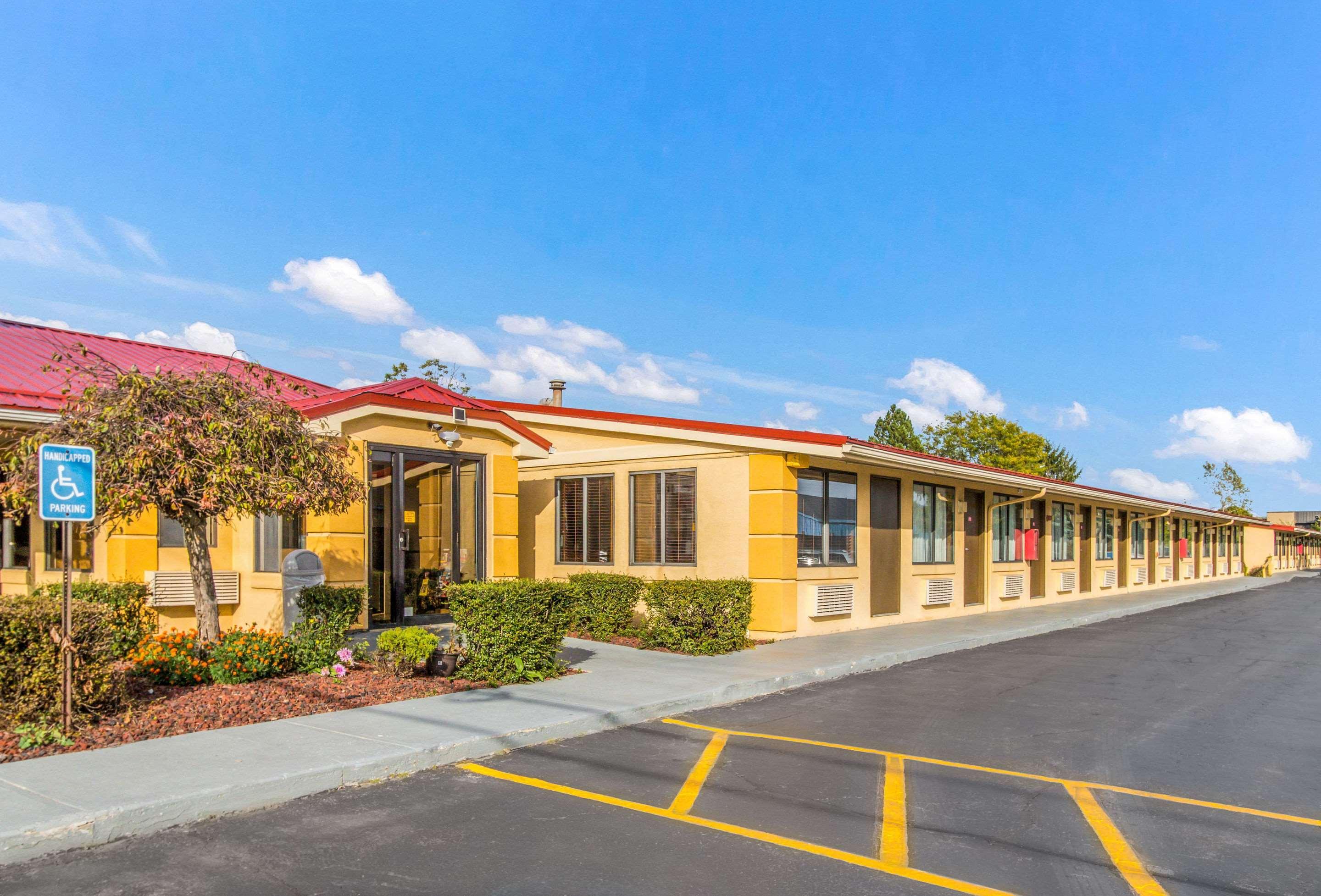 נורווק Econo Lodge מראה חיצוני תמונה