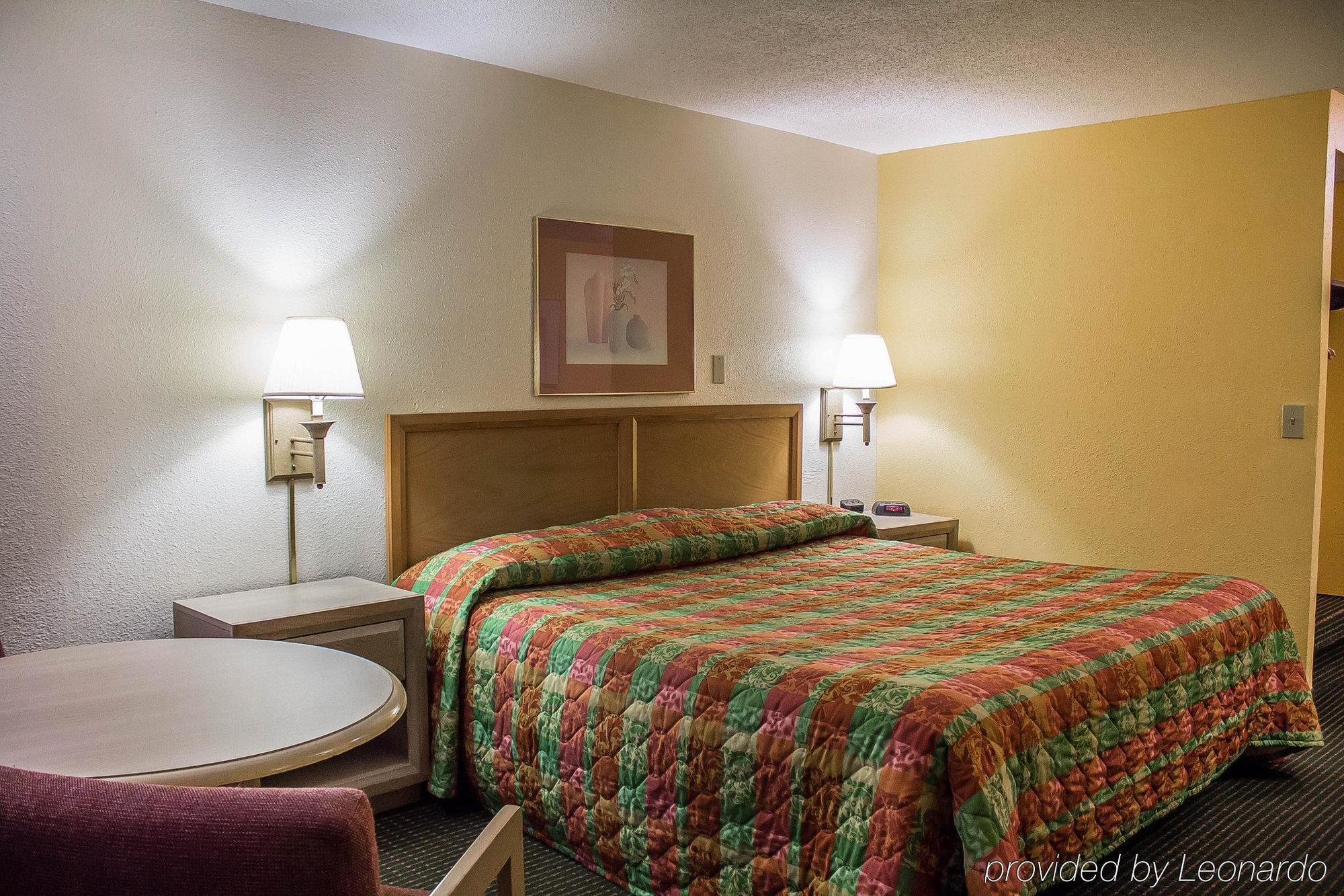 נורווק Econo Lodge מראה חיצוני תמונה