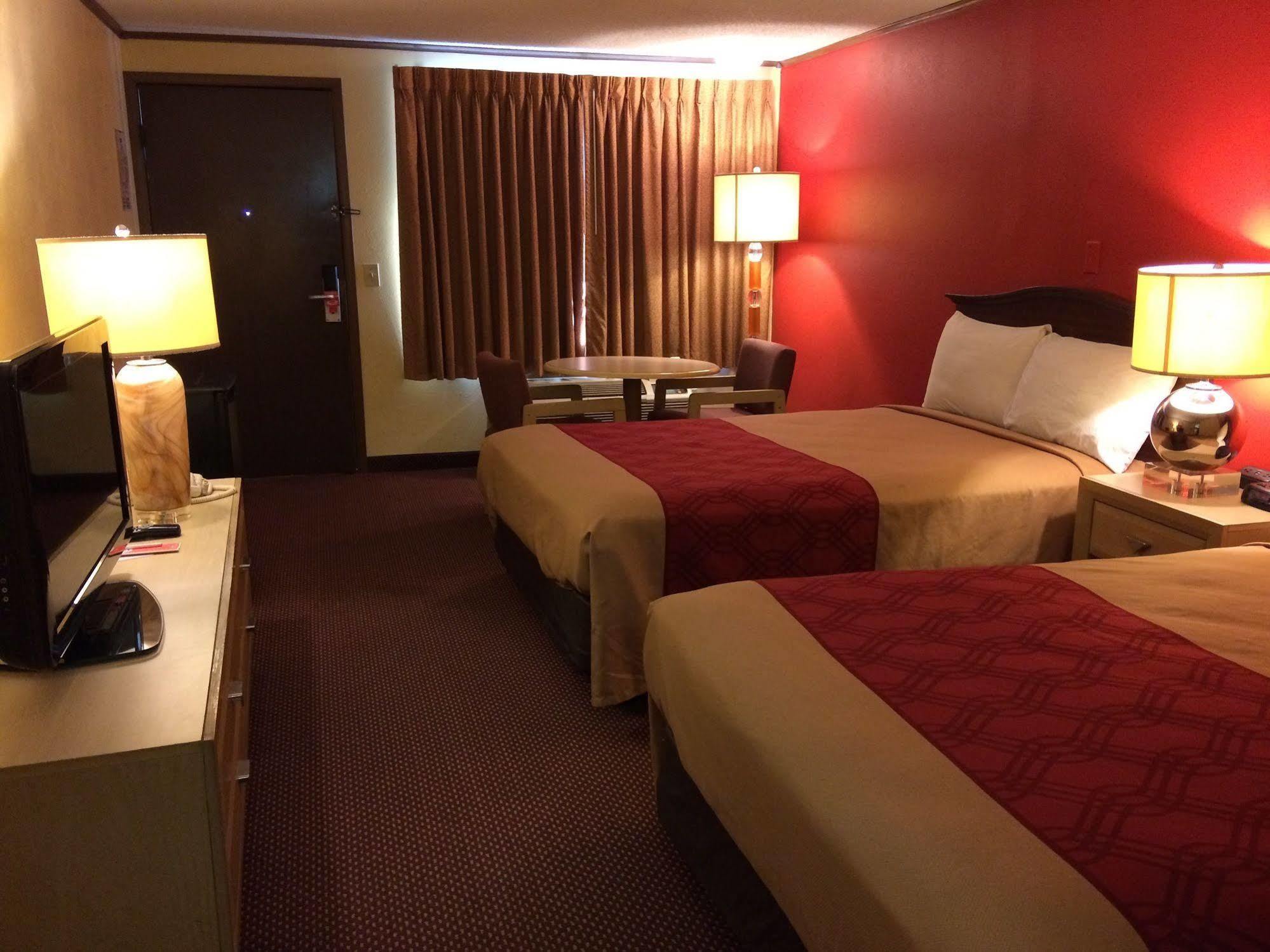 נורווק Econo Lodge מראה חיצוני תמונה
