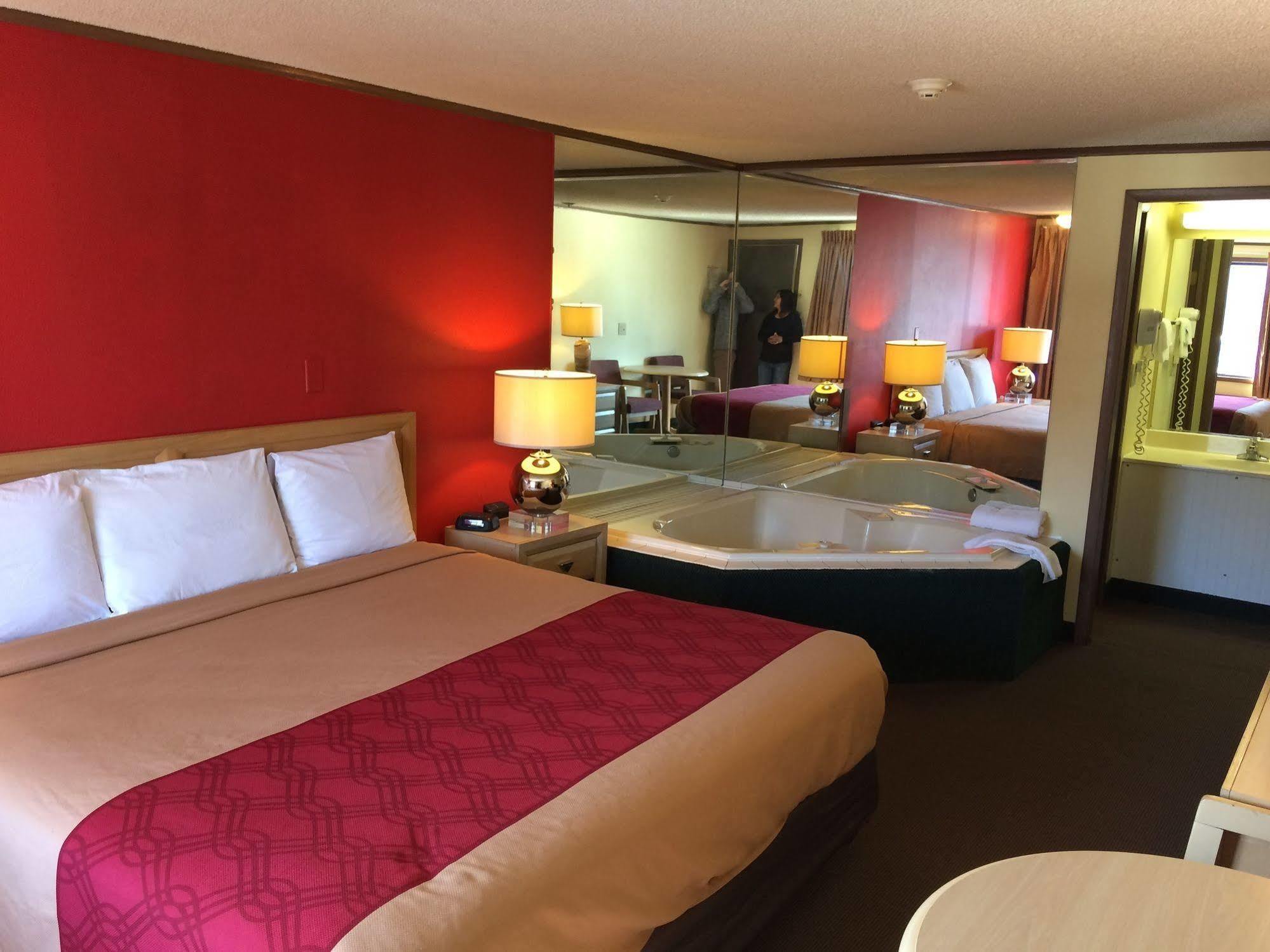 נורווק Econo Lodge מראה חיצוני תמונה