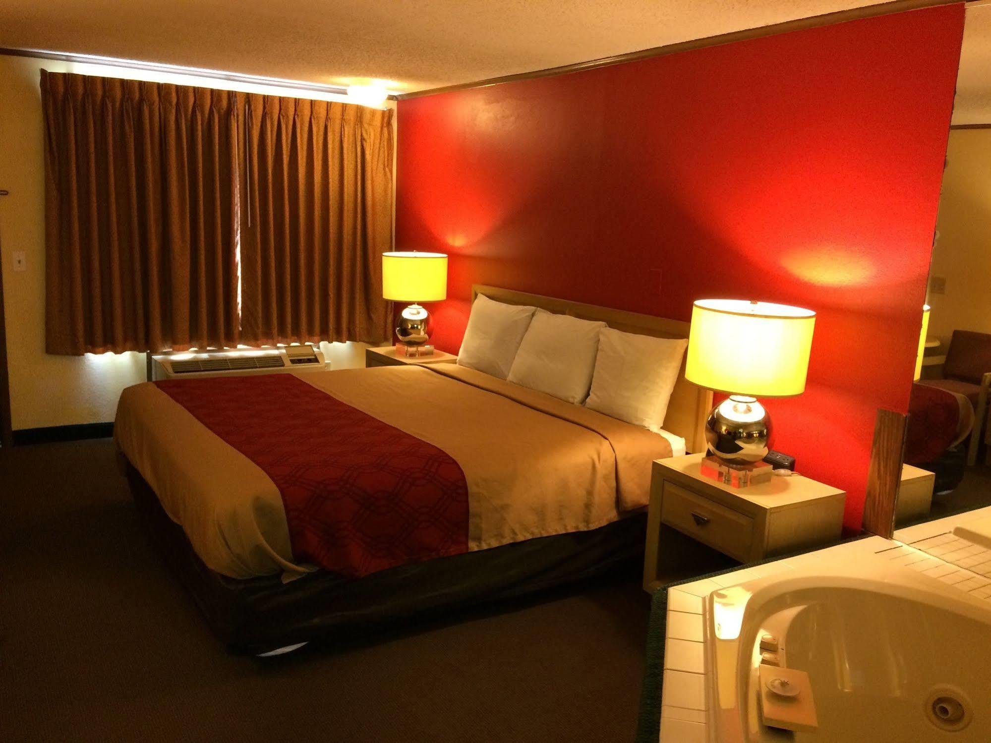 נורווק Econo Lodge מראה חיצוני תמונה