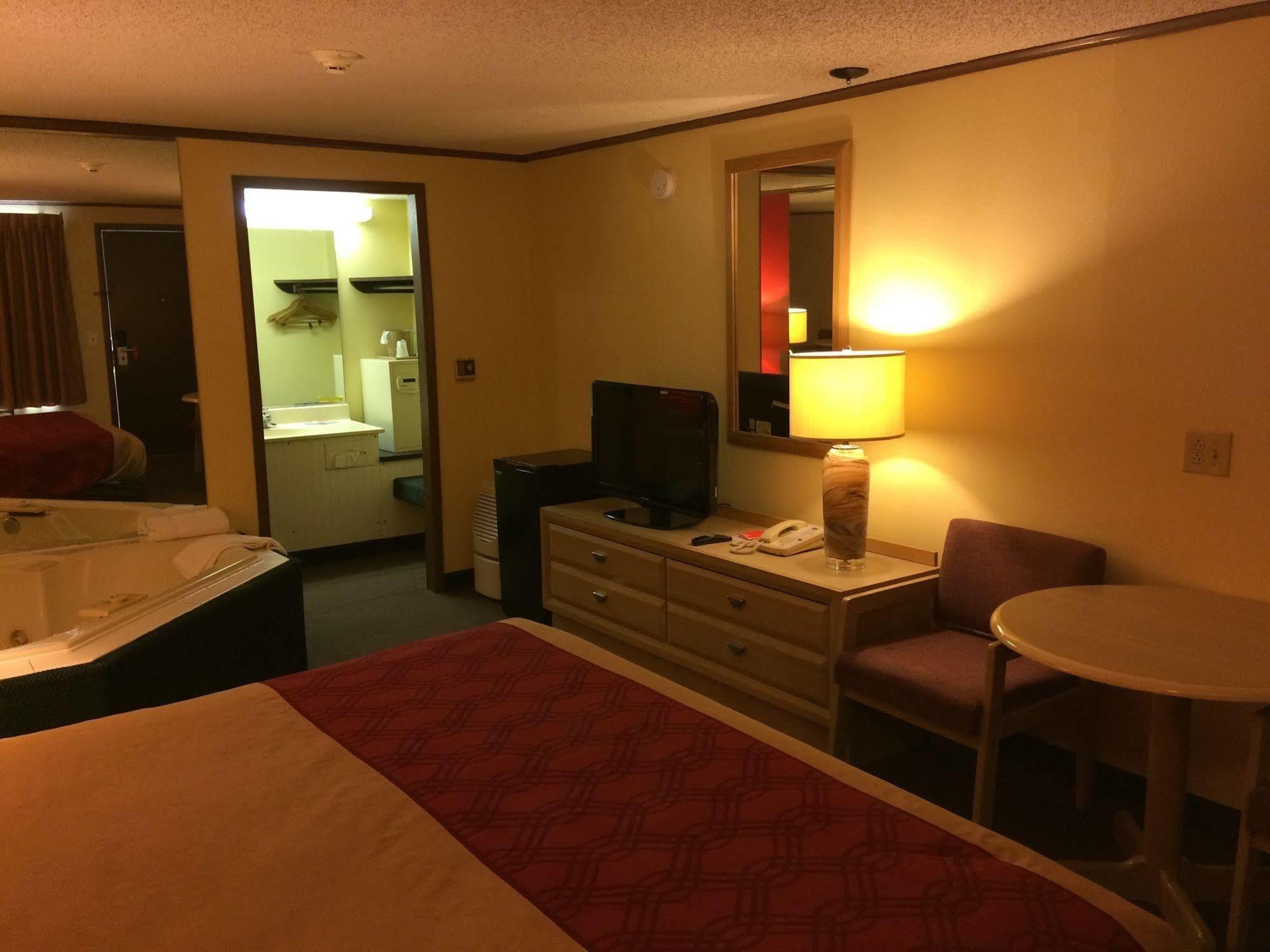 נורווק Econo Lodge מראה חיצוני תמונה