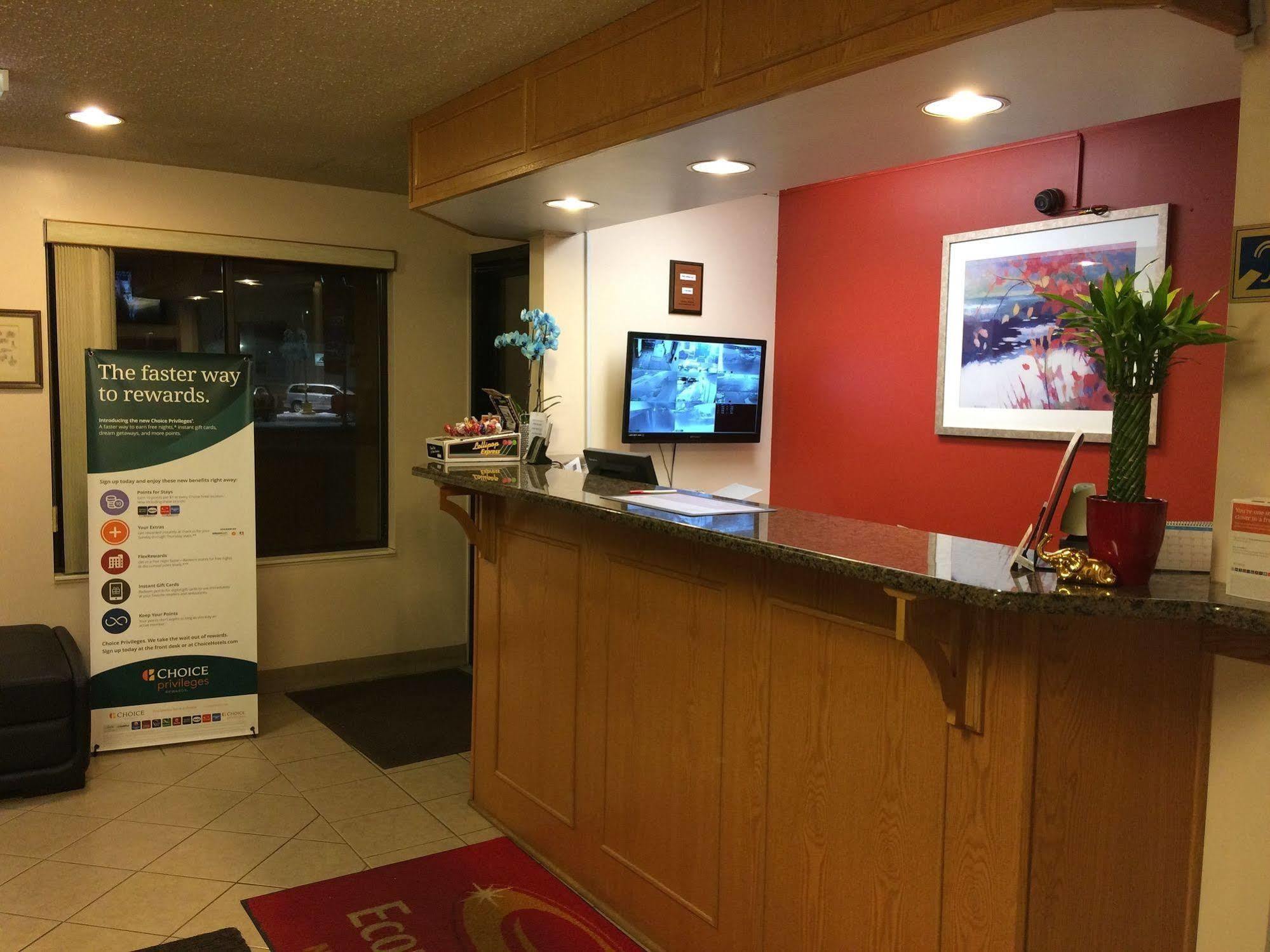 נורווק Econo Lodge מראה חיצוני תמונה