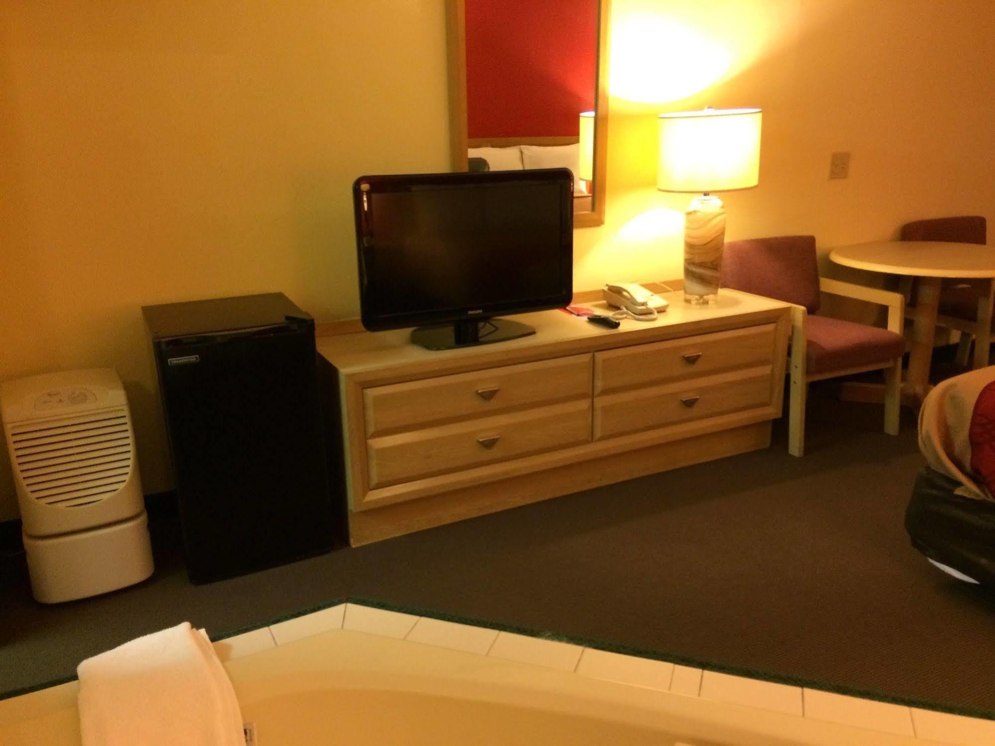 נורווק Econo Lodge מראה חיצוני תמונה