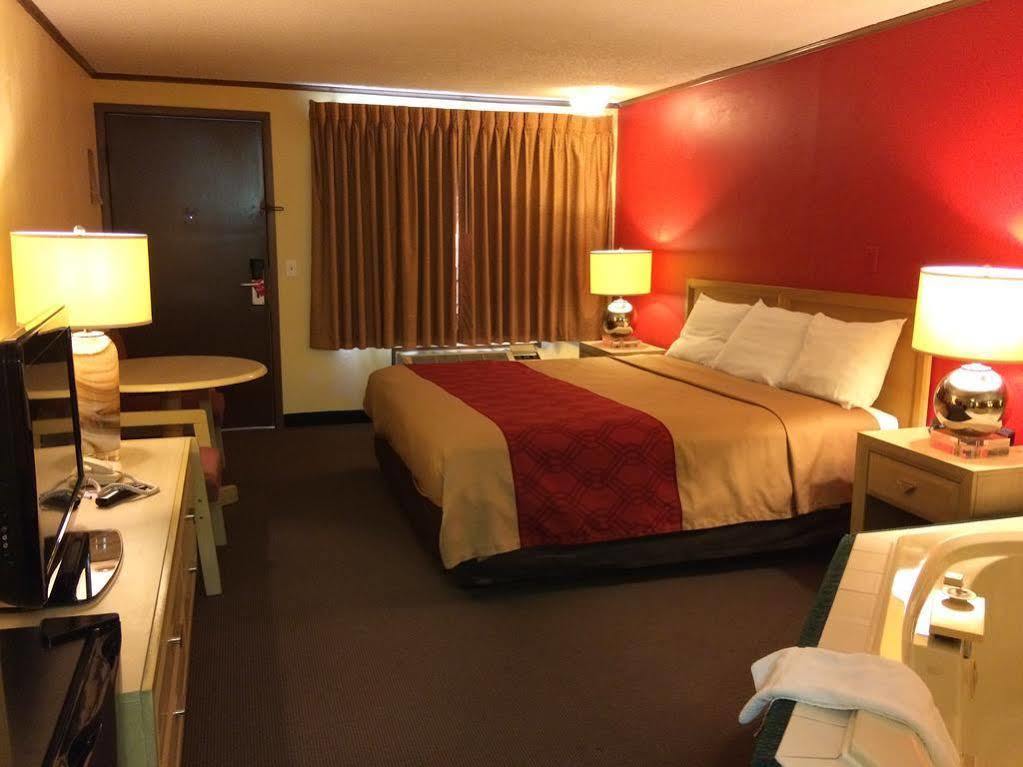 נורווק Econo Lodge מראה חיצוני תמונה
